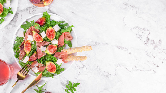 Beim Flexitarismus sind Rezepte mit Fleisch und Fisch ab und zu erlaubt. Flexitarische Rezepte dürfen auch mal Fleisch und Fisch enthalten.