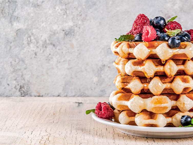 Süßes wie Waffeln sind als Soul Food besonders beliebt Leckeres Soul Food: Waffeln mit Obst und Ahornsirup