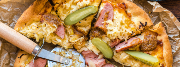 Rezeptbild Sauerkrautpizza mit Mini-Leberkäs