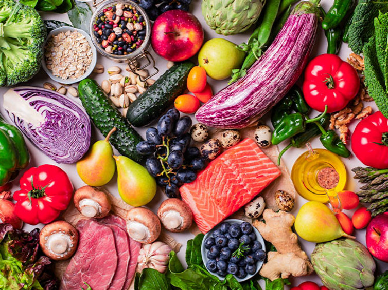 Beim Clean Eating gilt: je weniger (industriell) ein Lebensmittel verarbeitet ist, desto besser. Clean Eating setzt auf möglichst unverarbeitete Lebensmittel