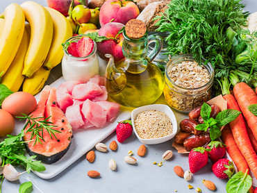 Flexitarier:innen essen hauptsächlich vegetarisch und nur ab und zu Fleisch oder Fisch. Bei einer flexitarischen Ernährung sind Fleisch und Fisch ab und an erlaubt