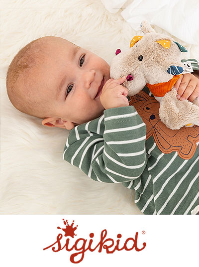 Baby mit Sigikid Spielzeug